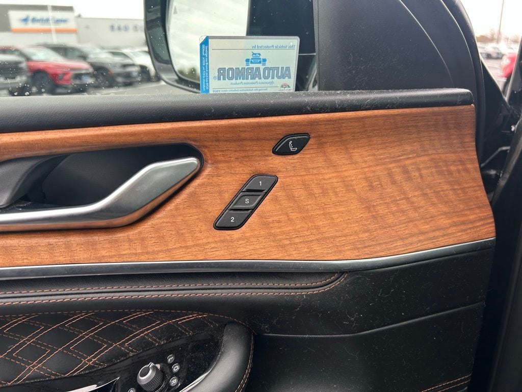 2022 Jeep Grand Cherokee Summit Reserve W/Advanced ProTech and Luxury Tech Group