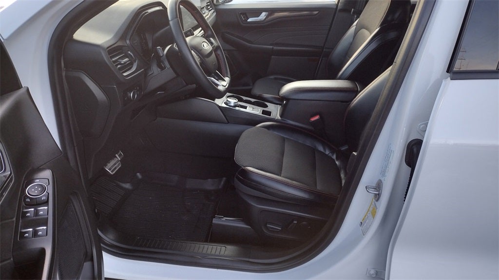 2023 Ford Escape ST-Line W/Cold Weather Package