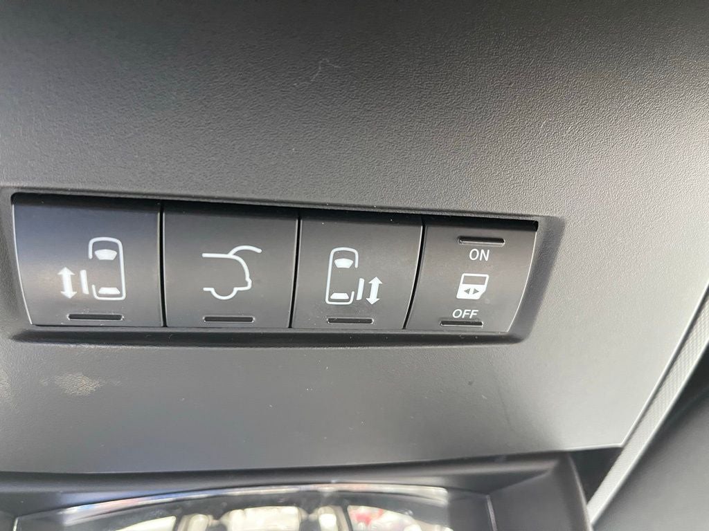 2020 Dodge Grand Caravan SXT W/2nd and 3rd Row Tow N Go