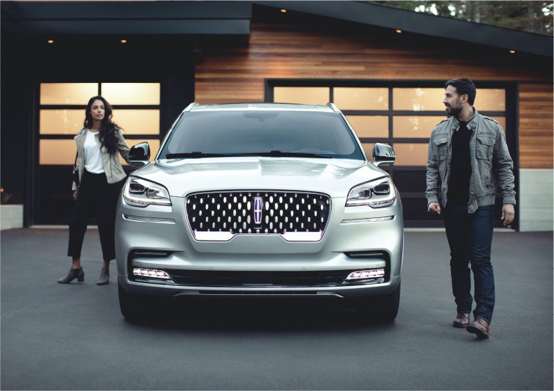 The sparkling grille of the 2023 Lincoln Aviator® Grand Touring model | Eau Claire Lincoln in Eau Claire WI