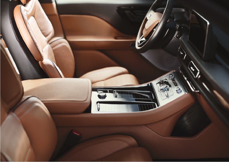 A 2023 Lincoln Aviator® Black Label model is shown in the Flight interior theme | Eau Claire Lincoln in Eau Claire WI