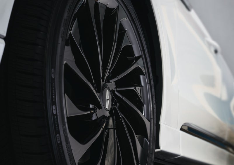 The wheel of the available Jet Appearance package is shown | Eau Claire Lincoln in Eau Claire WI