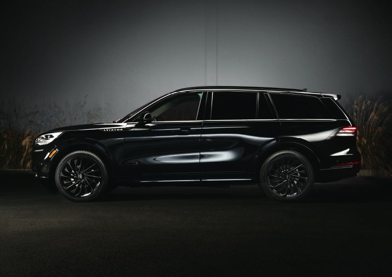 A 2024 Lincoln Aviator® SUV is shown in the Infinite Black exterior color | Eau Claire Lincoln in Eau Claire WI