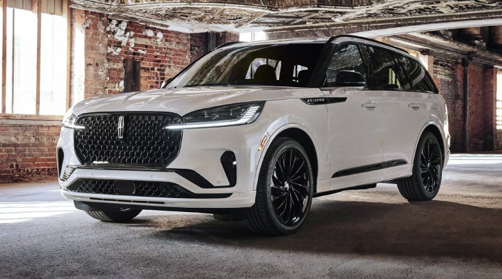 A 2026 Lincoln Aviator® SUV is shown with the available Jet Appearance Package. | Eau Claire Lincoln in Eau Claire WI