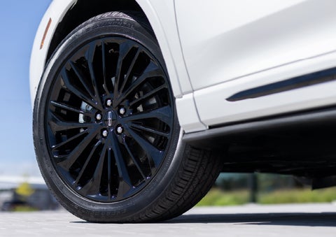 A stylish 20-inch black aluminum wheel of the available Jet Appearance Package is shown. | Eau Claire Lincoln in Eau Claire WI